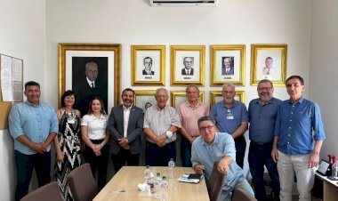 João Pinheiro visita Santa Casa de Marília e recebe apoio da diretoria da instituição