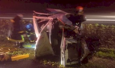 Mulher morre em capotamento na SP-294