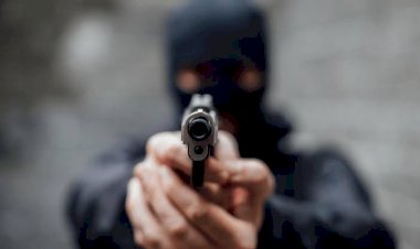 Ladrões armados e encapuzados invadem residência em Marília. Criminosos fugiram levando joias, celulares e R$ 10 mil 