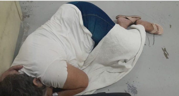 CAOS NA SAÚDE! Mulher aguarda ser medicada deitada no chão em UPA de Marília