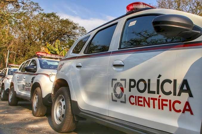 Tristeza na região! Mulher é encontrada morta com filha de 3 anos abraçada ao corpo em decomposição